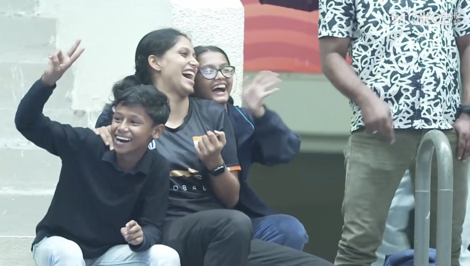 在水泥地上, Owk, bTU